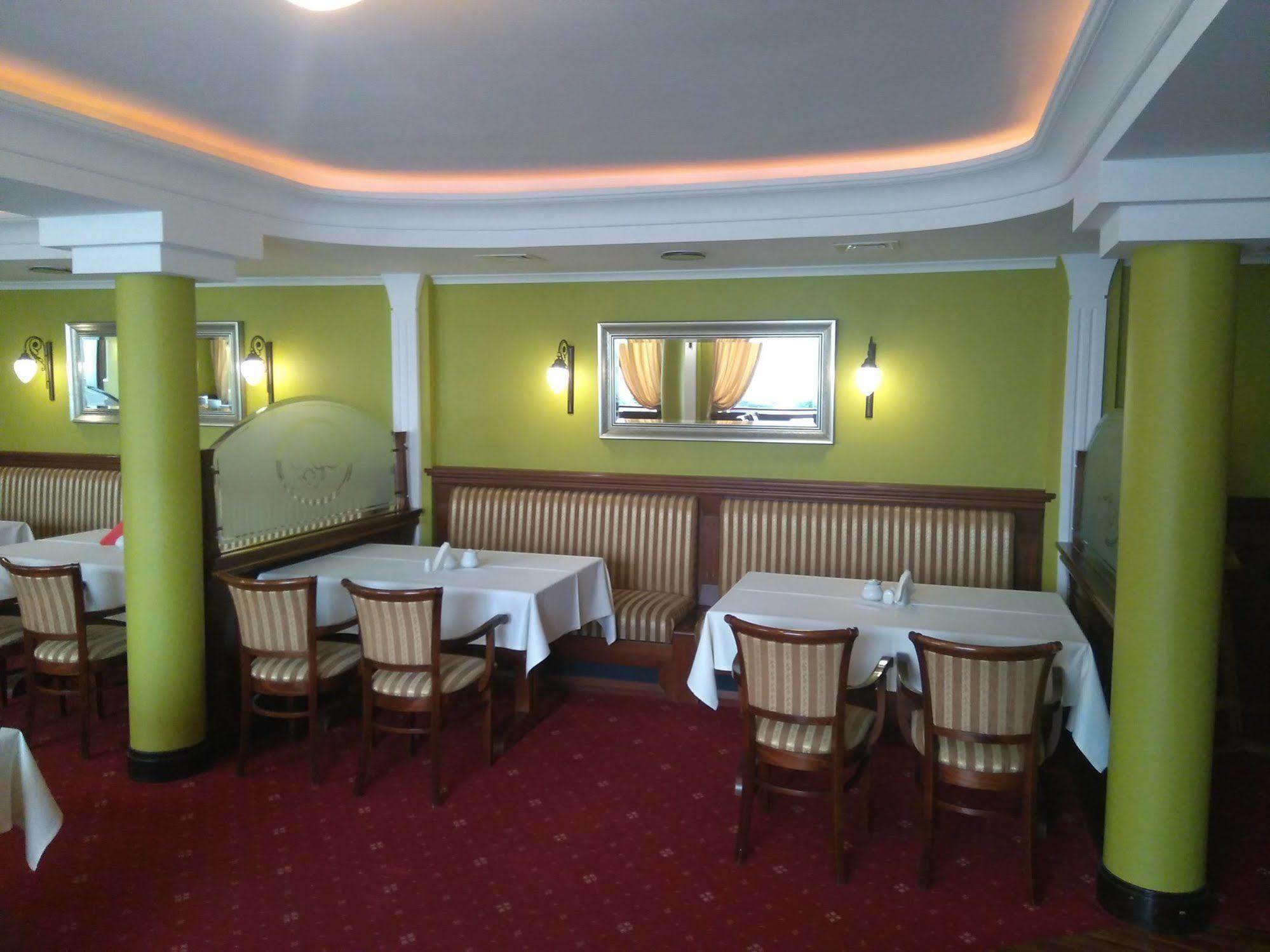Hotel San Remo Згеж Екстериор снимка