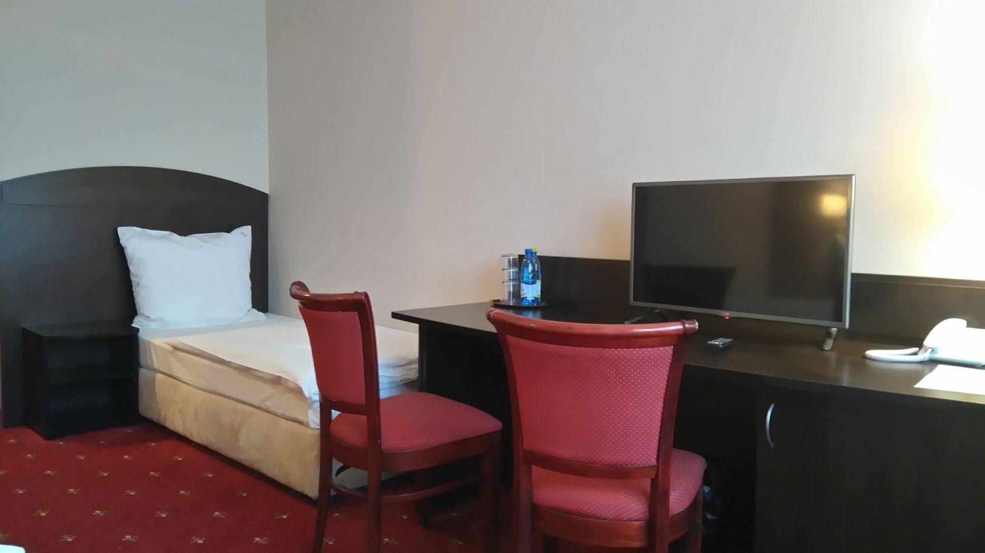 Hotel San Remo Згеж Екстериор снимка